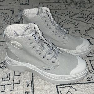 Woman’s Palladium boots